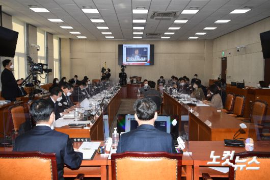 서범수 국민의힘 의원이 7일 국회 행정안전위원회에서 열린 '정인이 사건' 긴급현안질의에 참석해 김창룡 경찰청장을 상대로 질의하고 있다. 윤창원 기자