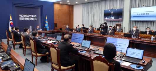 15일 청와대에서 열린 수석보좌관 회의. 연합뉴스