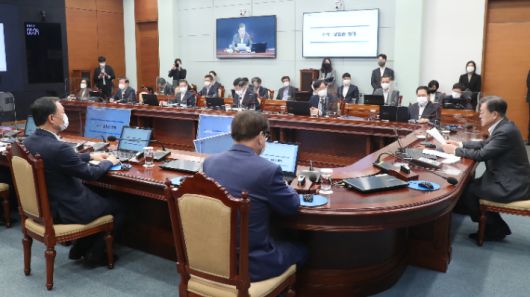 22일 오후 청와대에서 열린 수석·보좌관회의. 연합뉴스