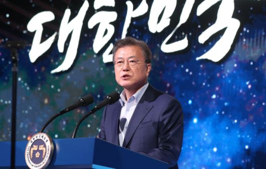 문재인 대통령이 25일 오후 전남 고흥군 나로우주센터에서 열린 대한민국 우주전략보고회에서 발언하고 있다. 연합뉴스