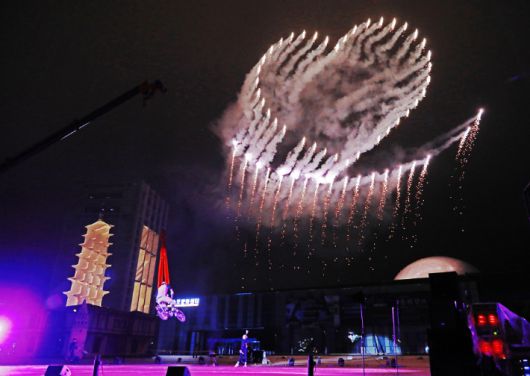 인피니티 플라잉 10주년 기념행사의 공연과 드론쇼. 경주엑스포대공원 제공