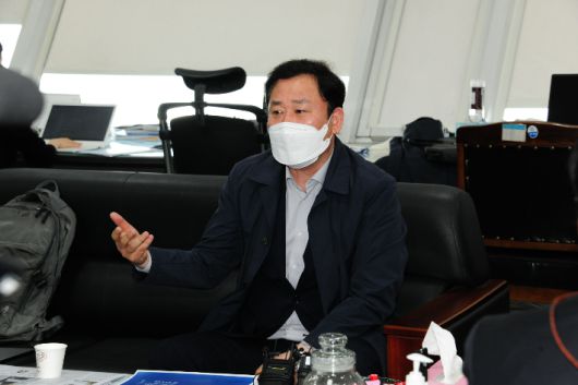 더불어민주당 광주시당 송갑석 위원장이 4일 광주시의회에서 기자 간담회를 가졌다. 민주당 광주시당 제공