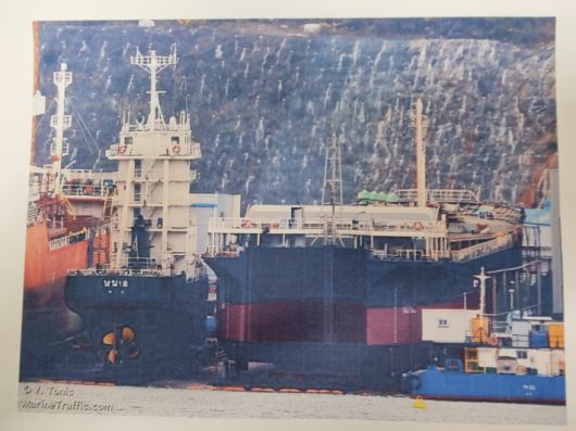 지난 7일 타이완 인근 해역서 조난 신고가 접수된 교토1호(왼쪽). 남해해경청 제공