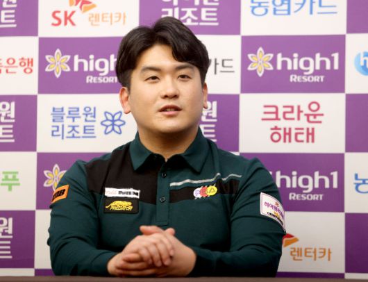 오태준이 16일 강원도 정선군 하이원리조트에서 열린 '하이원리조트 PBA-LPBA 챔피언십 2022' 남자부 결승전 뒤 인터뷰를 하고 있다. PBA