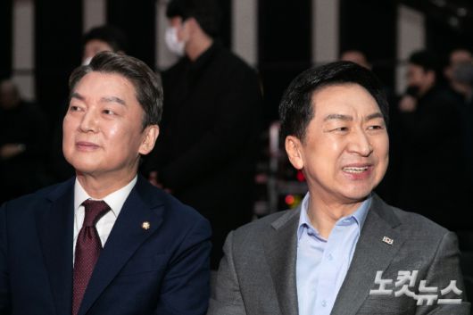 국민의힘 당 대표 후보로 출마하는 김기현 후보와 안철수 후보가 7일 오전 서울 강서구 한 방송스튜디오에서 열린 국민의힘 제3차 전당대회 비전발표회에 참석해있다. 국회사진취재단