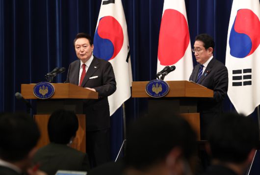 윤석열 대통령이 16일 오후 일본 도쿄 총리 관저에서 열린 한일 정상 공동 기자회견에서 발언하고 있다. 연합뉴스