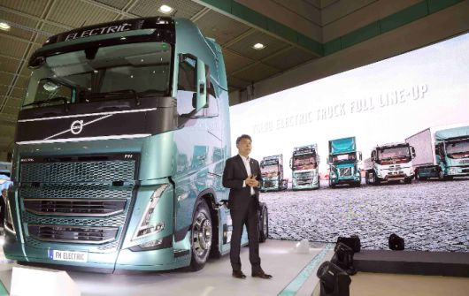 'EV 트렌드 코리아 2023'에 전시된 볼보의 대형 트럭 'FH 일렉트릭'. 볼보트럭코리아 제공