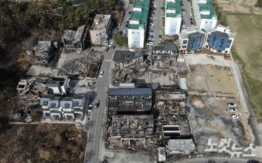 화마가 휩쓸고 간 처참한 흔적. 강릉=황진환 기자