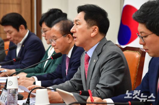 국민의힘 김기현 대표가 25일 서울 여의도 국회에서 열린 최고위원회의에서 모두발언을 하고 있다. 윤창원 기자