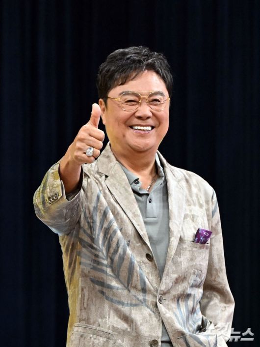 남진은 오는 10월 14일부터 전국 투어를 시작한다. 황진환 기자