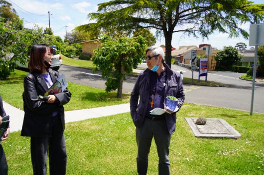 커크브레(Kirkbrae) 라운딩을 마치고 떠나기 전 한국팀과 조우한 이바울 목사. 시설의 원목인 그는 호주와 같은 전인적 요양시스템이 한국에도 정착되면 좋겠다는 바람을 밝혔다. 복지부 공동취재단