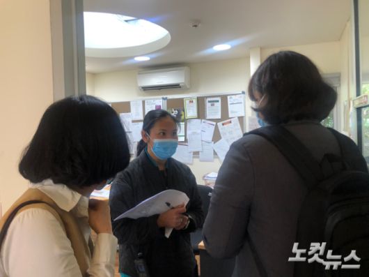 필리핀 출신으로 커크브레에서 RN(Registered Nurse)으로 일하고 있는 알마는 자신의 고국도 점차 돌봄의 주체가 가족에서 시설 등으로 '외주화'되고 있다고 말했다. RN은 한국의 간호사와 비슷하지만 부여받은 권한은 더 크다. 이은지 기자