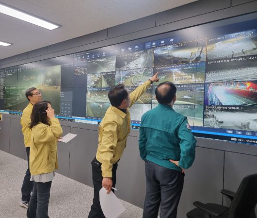 속초시재난안전대책본부(본부장 이병선 시장)은 지난 1일 오후 5시 30분 상황판단회의를 거쳐 각 항포구에 대한 긴급 안전대책을 주문하고 비상대응체제 가동에 들어갔다. 속초시 제공