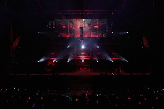 태민은 지난달 인스파이어 아레나에서 연 솔로 단독 콘서트 '메타모프'에서 360도 상하 반전 회전 구조물을 통해 거꾸로 서 있는 듯한 퍼포먼스를 보여줬다. SM엔터테인먼트 제공