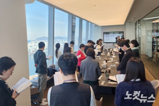 지앤엠글로벌문화재단은 "성경 곳곳에는 공동체 예배에서 하나님의 말씀을 낭독하는 것을 발견할 수 있다"며 "고대 성경 읽기는 '듣기'였다"고 강조했다. 이어 공동체 성경 읽기는 매일의 삶 속에서 규칙적으로 함께 모여 행하는 신앙의 실천(Spiritual Practice)이라고 설명했다.