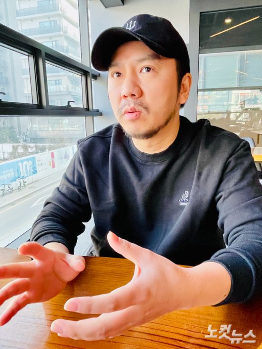 '명작크루' 리더이자 웹툰 '마법사랑해' 스토리 작가인 명랑작가. 김민수 기자