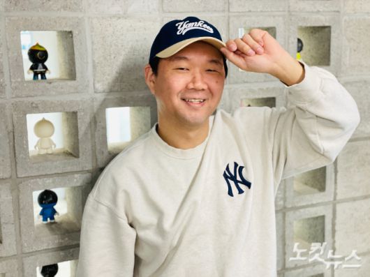 야구 만화 전문 황지성 웹툰 작가. 김민수 기자