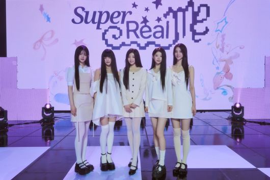 아일릿의 데뷔 앨범 '슈퍼 리얼 미'에는 타이틀곡 '마그네틱'을 비롯해 총 4곡이 실렸다. 빌리프랩 제공