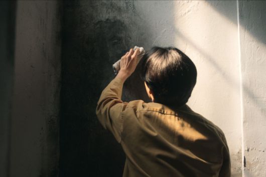 배우 류준열은 '계시록' 엔딩 촬영 당시, 한 테이크 안에 10분이 넘는 분량을 소화하며 스스로 마무리 지었다. 그는 "감정이 들어왔다 나갔다가 꼬이고 눈물도 났다가 하는 복합적인 신이었다"며 "20테이크 갈 거를 한 테이크로 가면서 효율적으로 촬영했다. 감독님께도 후련하게 보여드렸다고 생각한다"고 떠올렸다. 넷플릭스 제공