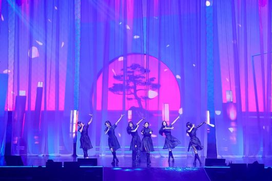 오마이걸은 2019년 방송한 엠넷 경연 프로그램 '퀸덤'에서 공개한 '데스티니' 등 총 3곡 무대를 선보였다. RBW, WM엔터테인먼트 제공