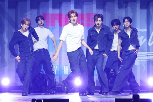 투어스 미니 3집 '트라이 위드 어스'는 오늘 저녁 6시 각종 음악 사이트에서 공개된다. 연합뉴스