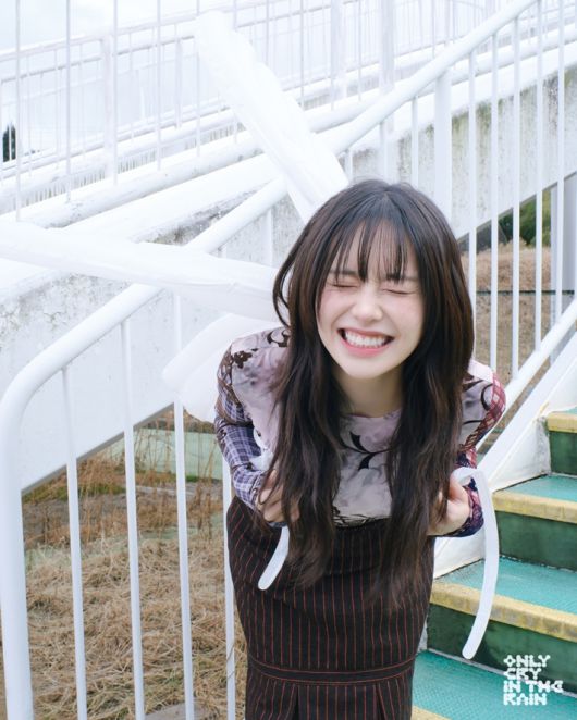 타이틀곡 '온리 크라이 인 더 레인'은 뉴웨이브 감성의 신스팝 사운드가 몽환적이며, 경쾌한 업템포 드럼 비트가 우울한 감성과 대비되는 곡이다. ATRP 제공