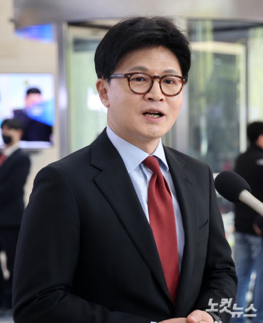 25일 서울 종로 동아미디어센터 오픈스튜디오에서 국민의힘 대선 2차 경선 진출자인 한동훈 후보가 사전 인터뷰를 하고 있다. [국회사진취재단