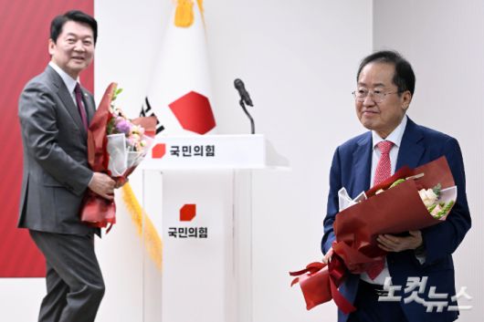 홍준표 후보가 29일 서울 여의도 국민의힘 당사에서 열린 제21대 대통령 후보자 국민의힘 3차 경선 진출자 발표 행사에서 탈락 발표가 난 후 퇴장하고 있다. 윤창원 기자