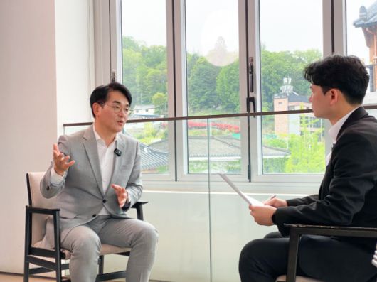 더불어민주당 선대위에 합류한 박용진 전 의원(왼)과 송승민 기자(오). 전북CBS