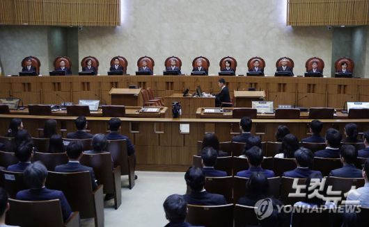 (서울=연합뉴스) 조희대 대법원장을 비롯한 대법관들이 1일 서울 서초구 대법원에서 더불어민주당 이재명 대선 후보의 공직선거법 위반 사건 상고심 선고를 위해 참석해 있다. 2025.5.1 [사진공동취재단] photo@yna.co.kr 연합뉴스