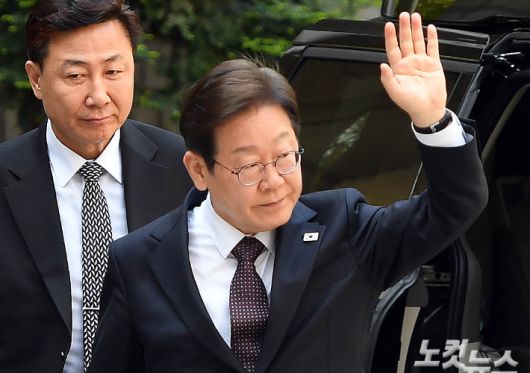 더불어민주당 이재명 대선후보가 29일 오전 서울 서초구 서울중앙지방법원에서 열린 '대장동 배임·성남FC 뇌물' 1심 속행 공판에 출석하고 있다. 황진환 기자