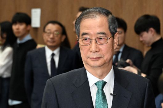 한덕수 전 국무총리가 2일 서울 여의도 국회 소통관에서 제21대 대통령 선거 출마선언을 위해 이동하고 있다. 윤창원 기자