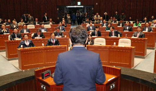 국민의힘 권성동 원내대표가 5일 서울 여의도 국회에서 열린 의원총회에서 발언하고 있다. 연합뉴스