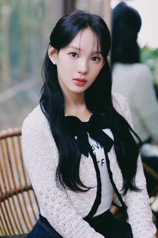 이즈나 유사랑. 웨이크원 제공