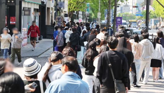 SKT 유심 교체 위해 줄 선 시민들. 연합뉴스
