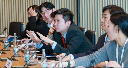 유승민 대한체육회장이 지난달 스위스 로잔 IOC 본부를 방문한 가운데, 유 회장이 방문 일정과 관련한 회의에서 발언하는 모습. 유승민 회장 SNS 캡처