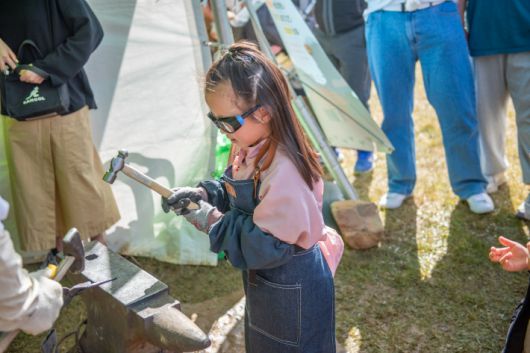 울산쇠부리축제에서 대장간 체험을 하고 있는 모습. 북구청 제공