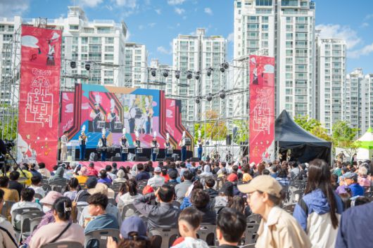 울산쇠부리축제에서 선보인 타악페스타 두드리 공연 모습. 북구청 제공