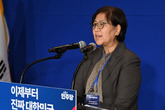 30일 서울 여의도 국회 의원회관에서 열린 더불어민주당 제21대 대통령선거 '진짜 대한민국' 중앙선거대책위원회 출범식에서 총괄선대위원장을 맡은 정은경 전 질병관리청장이 발언을 하고 있다. 윤창원 기자