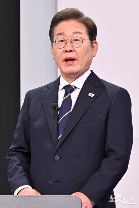 이재명 더불어민주당 대선후보가 18일 서울 마포구 SBS프리즘타워에서 열린 중앙선거방송토론위원회 주관 제21대 대통령선거 후보자토론회에서 발언하고 있다. 국회사진취재단