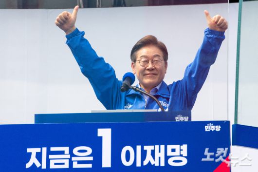 이재명 더불어민주당 대선 후보가 21일 인천 부평구 부평역 북광장에서 열린 집중 유세에서 지지를 호소하고 있다. 인천=류영주 기자