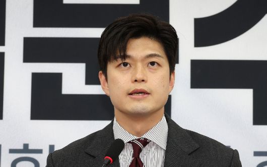 국민의힘 김용태 비상대책위원장이 21일 서울 여의도 국회에서 기자회견을 열고 김건희 여사와 관련한 문제 등과 관련해 발언하고 있다. 연합뉴스