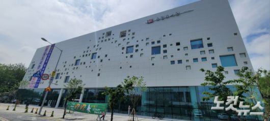 모담도서관 외경. 박창주 기자