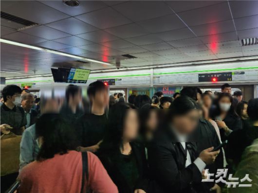부산 시내버스 파업 첫날 출근길, 지하철이 인파로 붐비고 있다. 정혜린 기자