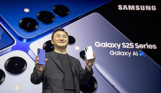 지난 1월 22일(현지시간) 미국 새너제이 SAP센터에서 열린 '갤럭시 언팩 2025' 행사에서 노태문 삼성전자 DX부문장 직무대행 사장이 '갤럭시 S25 시리즈'를 공개하고 있다. 삼성전자 제공