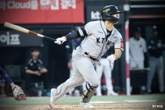 발목 인대 파열 부상을 당한 kt 주포 강백호. kt