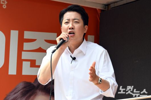 이준석 개혁신당 대선 후보가 28일 서울 여의도 여의도공원에서 유세를 펼치고 있다. 윤창원 기자