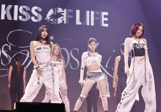 키스오브라이프 미니 4집 '224'는 오늘(9일) 저녁 6시 공개됐다. 연합뉴스