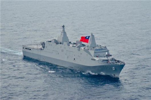 지난 2022년 대만이 취역시킨 위산(玉山)급 상륙함. 길이 153m에 배수량 1만 톤으로 대만이 자체 건조한 수륙양용 군함이다. 수송과 상륙작전 지원용으로, 대만은 이런 군함을 3척 더 건조할 계획이다. 대만 국방부 페이스북 캡처