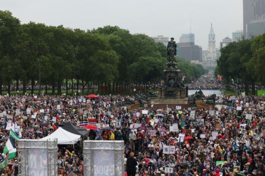 필라델리아 '노 킹스' 시위. 연합뉴스
